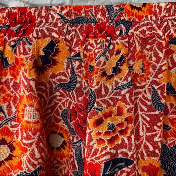 Billabong- Women’s  Red & Yellow🌼 Floral Shorts (M) - Picture 2 of 9